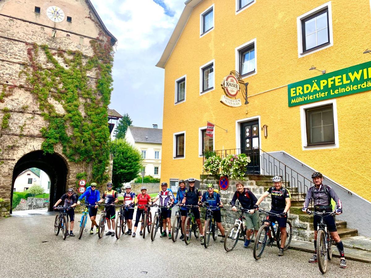Gasthof 'Zum Alten Turm' Haslach an der Mühl Exterior foto